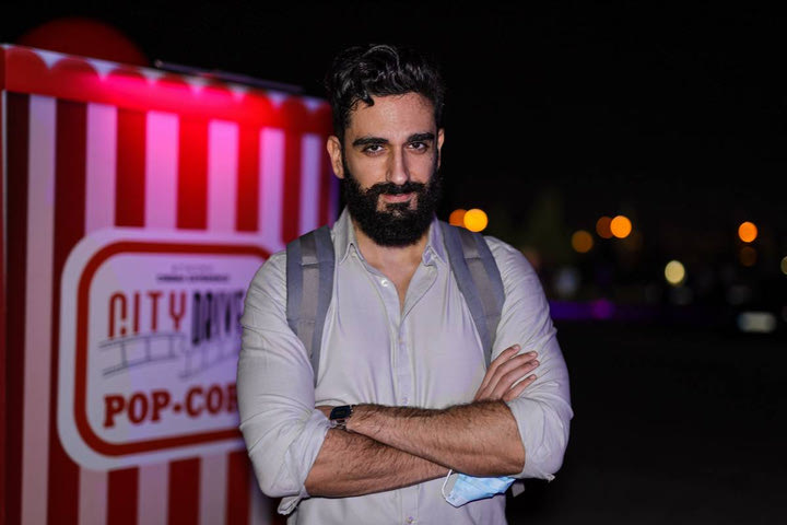 Διονύσης Ατζαράκης: Το video «Πεθαίνοντας στην Ελλάδα» θα σε κάνει να κλάψεις (κι όχι από τα γέλια)