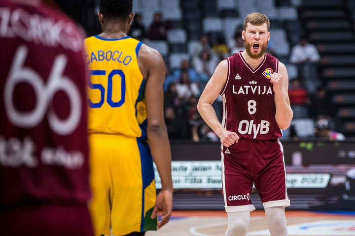 MundoBasket 2023, Βραζιλία – Λετονία 84-104: Στα προημιτελικά με θρίαμβο οι απίθανοι Λετονοί