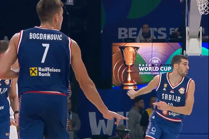 MundoBasket 2023, Λιθουανία – Σερβία: Ο Μπογκντάνοβιτς σκόραρε από την κορυφή και έκανε το “too small” στον Γιοκουμπάιτις