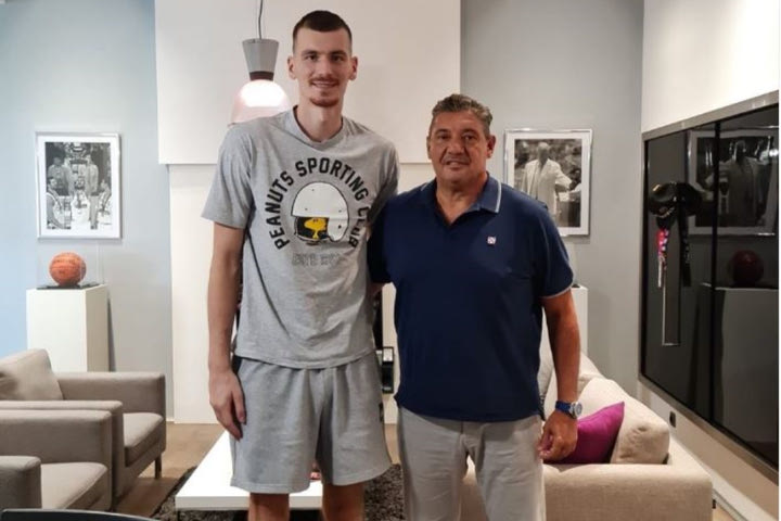 Ραζνάτοβιτς για Σίμανιτς: “Έχουμε ξεκάθαρα σχέδια για πλήρη μπασκετική ανάκαμψη όταν έρθει η ώρα”