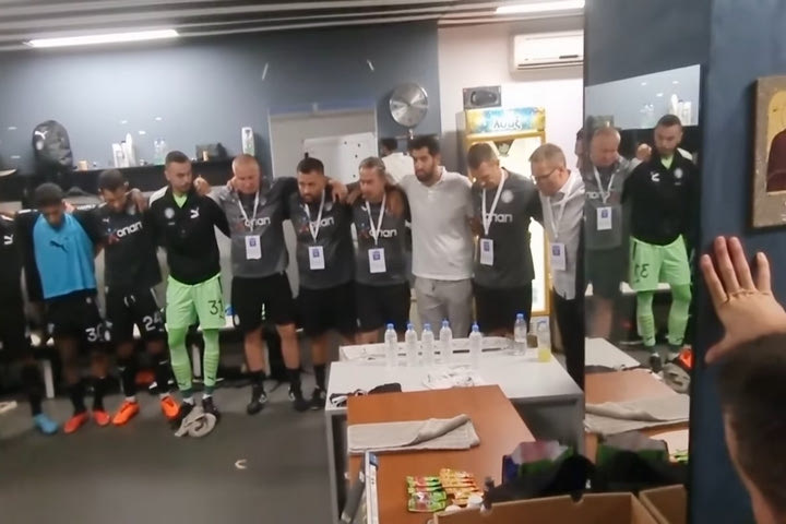 Η ομιλία του Δημήτρη Μπούση στους παίκτες πριν το ΟΦΗ – ΠΑΟΚ: “Παλέψτε και δείξτε τους ποιοι είμαστε”