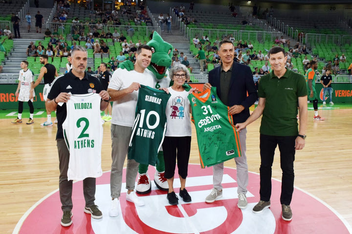 Ο Παναθηναϊκός προσέφερε στην Τσεντεβίτα υπογεγραμμένες φανέλες των Σλούκα – Βιλντόσα για τους πλημμυροπαθείς της Σλοβενίας