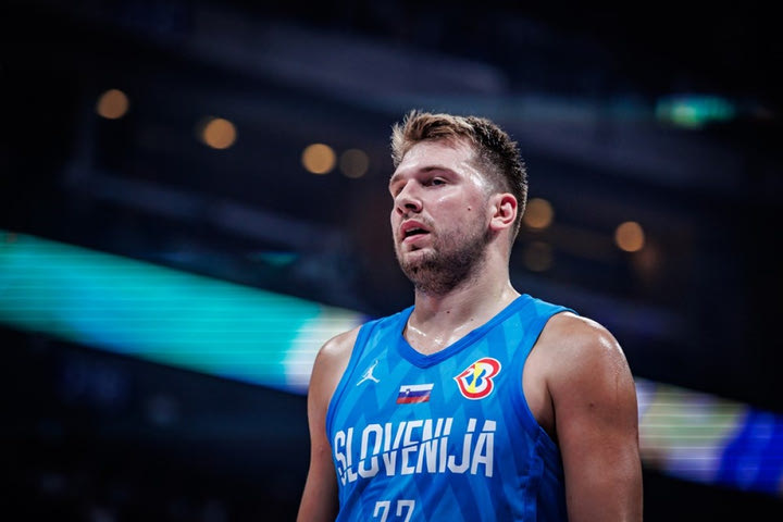 MundoBasket 2023, Καναδάς – Σλοβενία: Έξαλλος ο Ντόντσιτς με τους διαιτητές, γύρισε γεμάτος παράπονα προς τους επίσημους