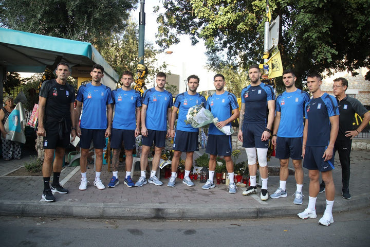 Τζαβέλλας: “Όλη η Ελλάδα μπλε, Μιχάλη μάγκα ζεις”