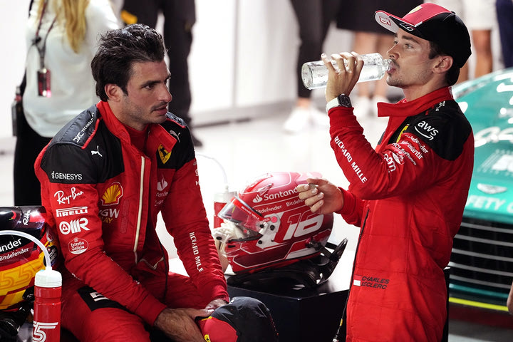 Formula 1: Οι Σάινθ – Λεκλέρ θα δεχθούν την εντολές της Ferrari για τη νίκη στη Σιγκαπούρη