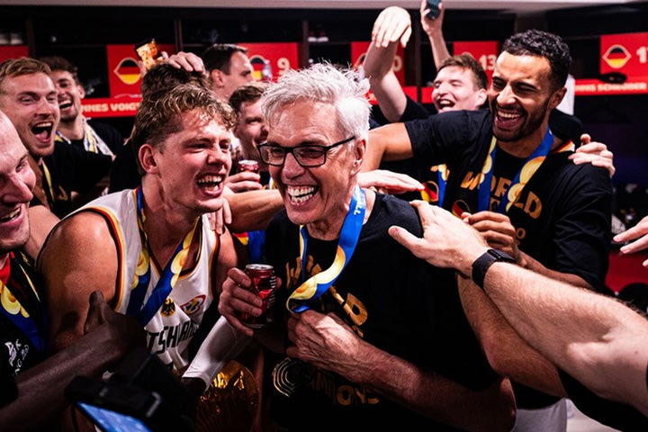 Γκόρντον Χέρμπερτ: Η φυγάδευση από το Παλέ, το κιβώτιο με τα ουίσκι και τα πάρτι στο Πανόραμα