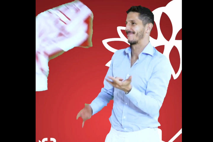 Ολυμπιακός: Ο Spiderman Γιόβετιτς έπιασε με τον ιστό του την ερυθρόλευκη φανέλα