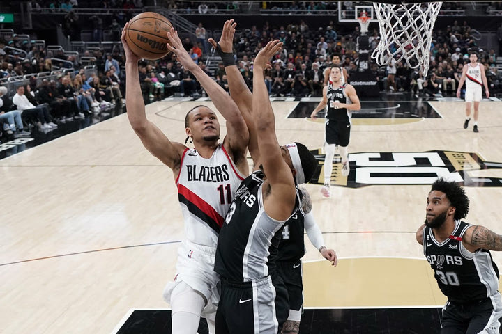 NBA: Οι Μπλέιζερς έκοψαν τον Νοξ