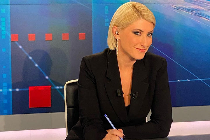 Η Σία Κοσιώνη κάνει βόλτες με τον σκύλο της και καθαρίζει το κέντρο της πόλης