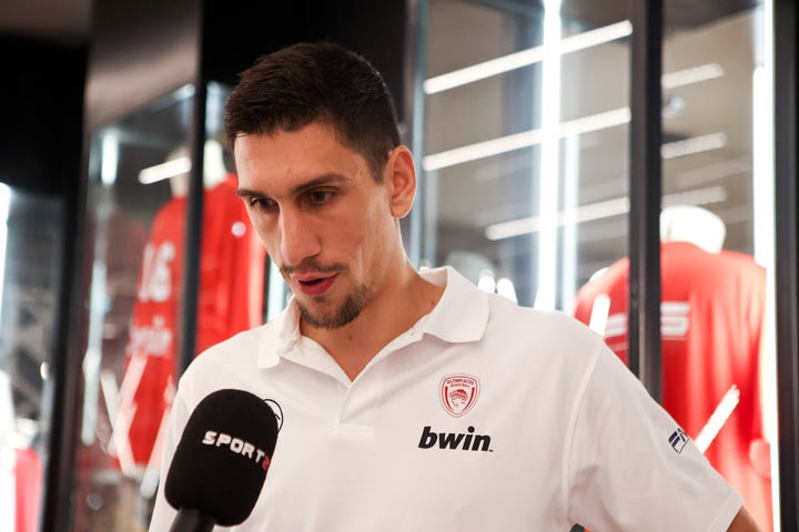 Ο Γιαννούλης Λαρεντζάκης στο SPORT24: “Μου λείπουν ο Βεζένκοβ και ο Σλούκας, αλλά έτσι είναι η ζωή, προχωράμε”