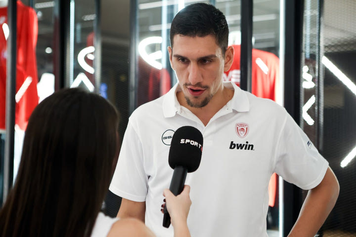 Γιαννούλης Λαρεντζάκης: “Μου λείπουν ο Βεζένκοφ και ο Σλούκας, αλλά έτσι είναι η ζωή, προχωράμε”