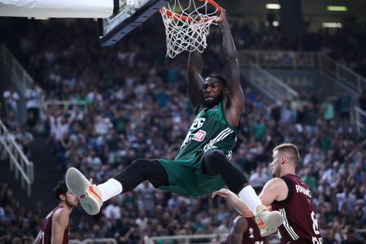 Παναθηναϊκός – Μπάγερν 80-73: Στον τελικό του 5ου Παύλος Γιαννακόπουλος οι πράσινοι με θέαμα και πλουραλισμό