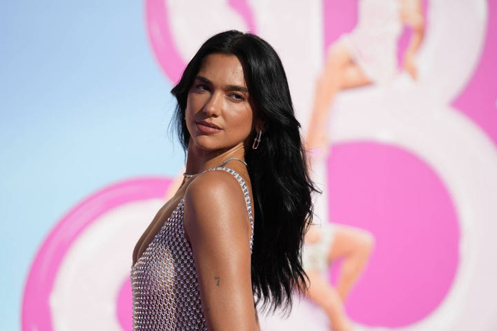 Η Dua Lipa και η Naomi Watts σού δίνουν το μόνο απαραίτητο tip για τέλεια ερωτική ζωή