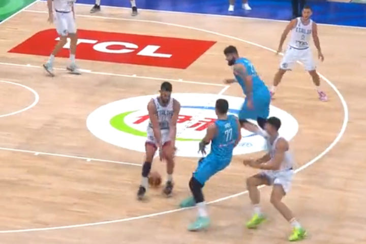 MundoBasket 2023, Ιταλία – Σλοβενία: Ο Ντόντσιτς πέρασε πάσα κάτω από τα πόδια του Ρίτσι και ο Ντίμετς σκόραρε