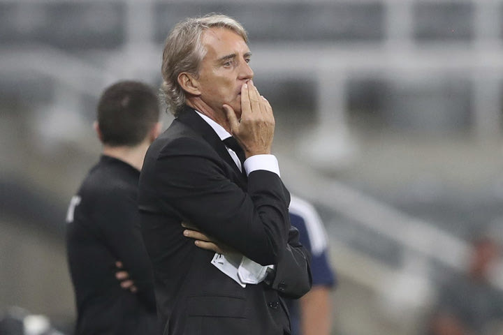 Άσεμνη χειρονομία του Μαντσίνι σε οπαδό μετά την ισοπαλία της Σαουδικής Αραβίας με το Μπαχρέιν