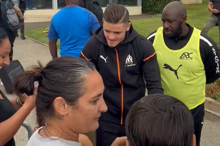 Μαρσέιγ: Οπαδοί πήγαν στο αεροδρόμιο για να ανεβάσουν ψυχολογικά την ομάδα ενόψει Άγιαξ