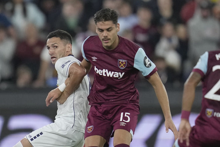 Μαυροπάνος: “Νιώθω τιμή που παίζω πρώτη φορά για τη Γουέστ Χαμ”