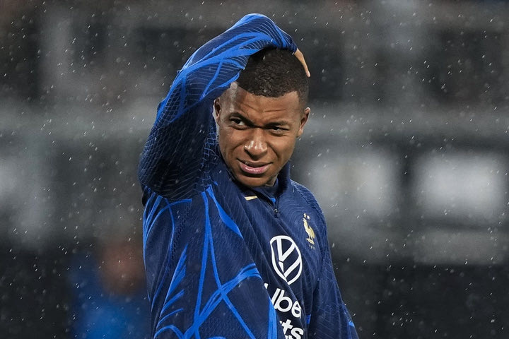 Εμπαπέ: “Πιο νέος ήμουν φαν του Ρονάλντο, τώρα αγαπώ και τον Μέσι”