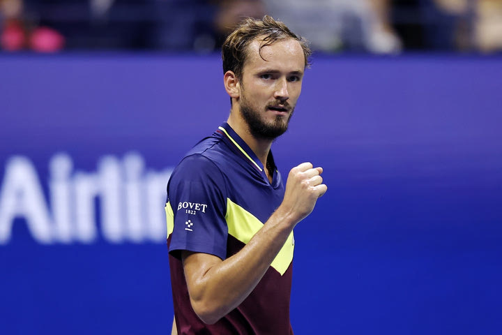 Australian Open, Μεντβέντεφ – Ζβέρεφ 3-2: Απίστευτη ανατροπή και πρόκριση στον τελικό του τουρνουά για τον Ρώσο τενίστα