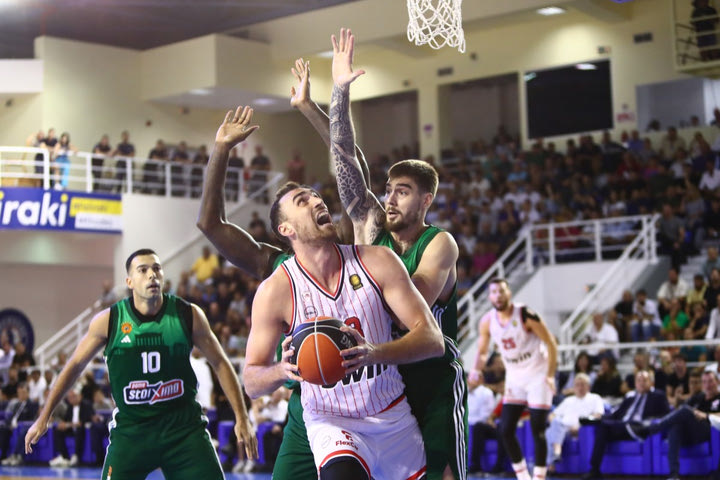 Απίστευτο σερί 27-0 από τον Ολυμπιακό, έμεινε χωρίς σκορ για 14:15 και έπεσε στο -28 ο Παναθηναϊκός