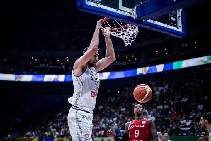 MundoBasket 2023: Η τρομερή εμφάνιση του Μιλουτίνοβ στην πρόκριση της Σερβίας κόντρα στον Καναδά