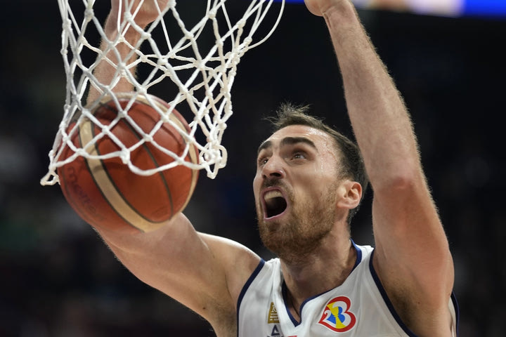 MundoBasket 2023: Ο Νίκολα Μιλουτίνοβ στη δεύτερη καλύτερη πεντάδα της διοργάνωσης