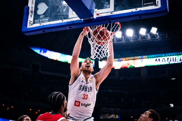 MundoBasket 2023, Μιλουτίνοβ: “Ήξερα τι έπρεπε να κάνω, ελπίζω ο Σίμανιτς να είναι περήφανος για εμάς”