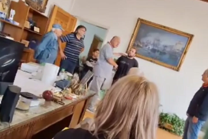 Ο πολίτης ζήτησε συγγνώμη από τον Μπέο για τις ύβρεις: “Είσαι 26, έχεις δικαίωμα να κάνεις κι άλλα λάθη”