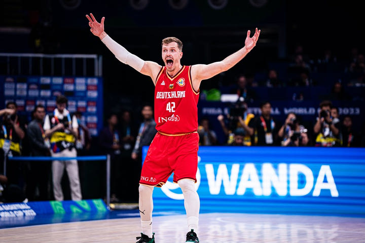 MundoBasket 2023: Οι έξαλλοι πανηγυρισμοί των παικτών της Γερμανίας μετά τον θρίαμβο κόντρα στις ΗΠΑ και την πρόκριση στον τελικό