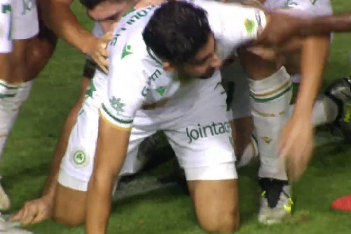 Ομόνοια – ΑΠΟΕΛ 2-1: Πήρε το ντέρμπι των τεσσάρων αποβολών και κοιτάζει κορυφή