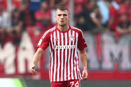 Ολυμπιακός – Κηφισιά: Η λέξη Stoiximan στη φανέλα των ερυθρολεύκων είναι γραμμένη στη νοηματική γλώσσα