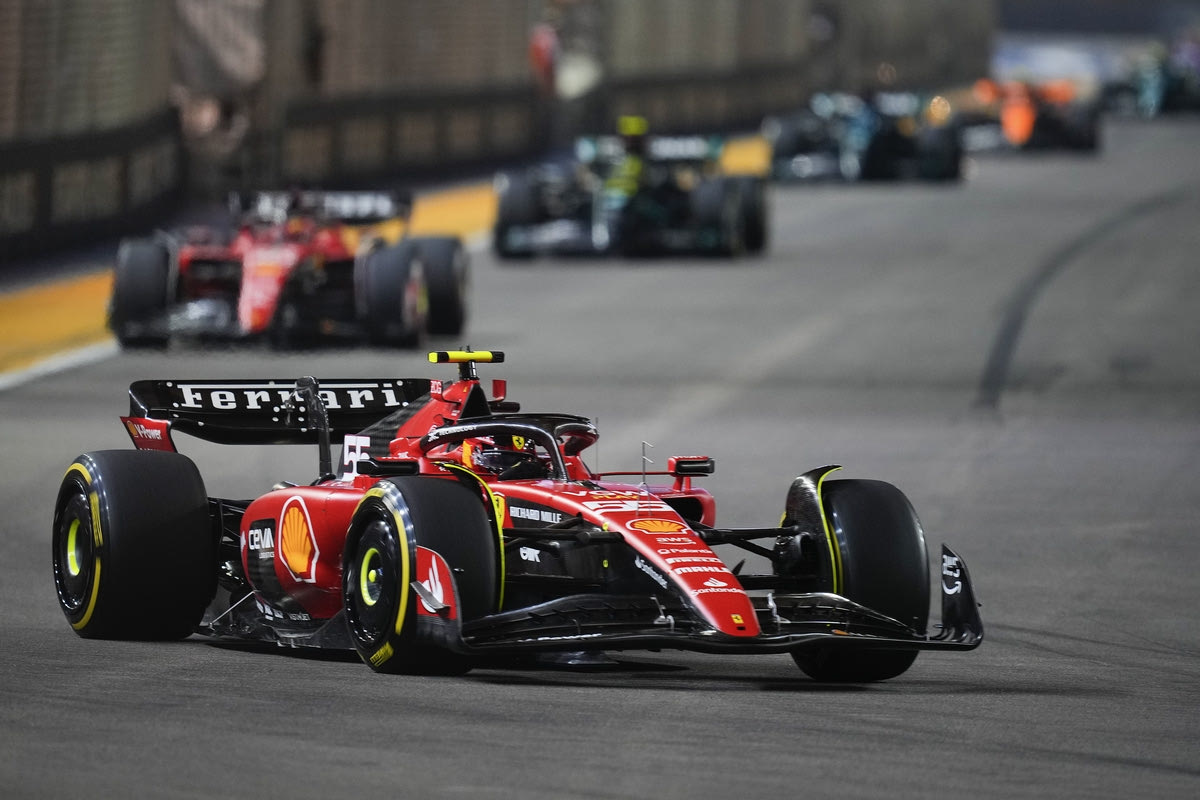 Formula 1, GP Σιγκαπούρης: Ο Σάινθ έσπασε την κυριαρχία της Red Bull, βάθρο για Νόρις και Χάμιλτον
