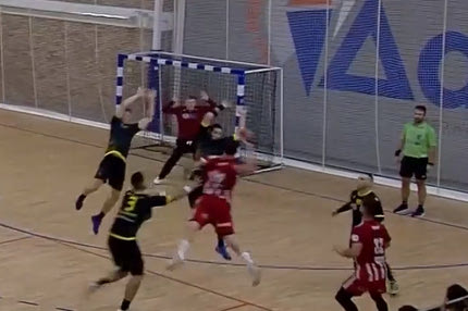 ΑΕΚ – Ολυμπιακός: Το γκολ του Σάββα σε σχεδόν νεκρό χρόνο που έδωσε το Σούπερ Καπ στους ερυθρόλευκους