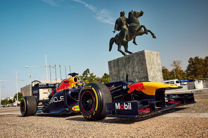 Formula 1: Λαοθάλασσα στην προκυμαία της Θεσσαλονίκης για την πρώτη επίσκεψη μιας Formula 1