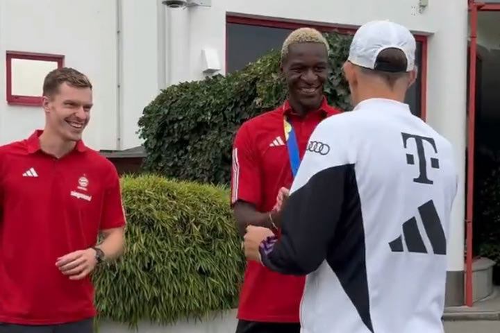 Μπάγερν: Ο Τούχελ έψαχνε τον Ομπστ στην επίσκεψη των παγκόσμιων πρωταθλητών μπάσκετ