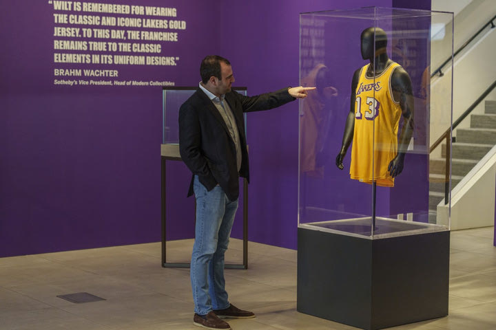 NBA: Φανέλα του Τσάμπερλεϊν από τους τελικούς τους 1972 δημοπρατήθηκε έναντι 4.9 εκατομμυρίων δολαρίων