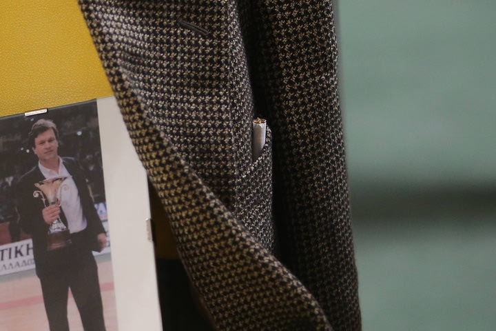 Οι άνθρωποι του Άρη έβαλαν στο σακάκι του Γιάννη Ιωαννίδη δύο από τα αγαπημένα του τσιγάρα