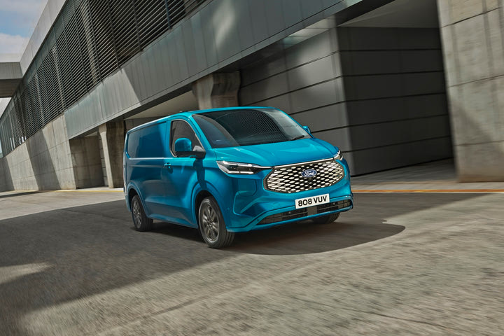 Με τιμόνι που γίνεται τραπέζι έρχεται το νέο Ford Transit Custom