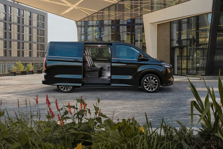 Με 9 θέσεις το νέο Ford Tourneo Custom έρχεται να κατακτήσει και την αγορά των Ταξί