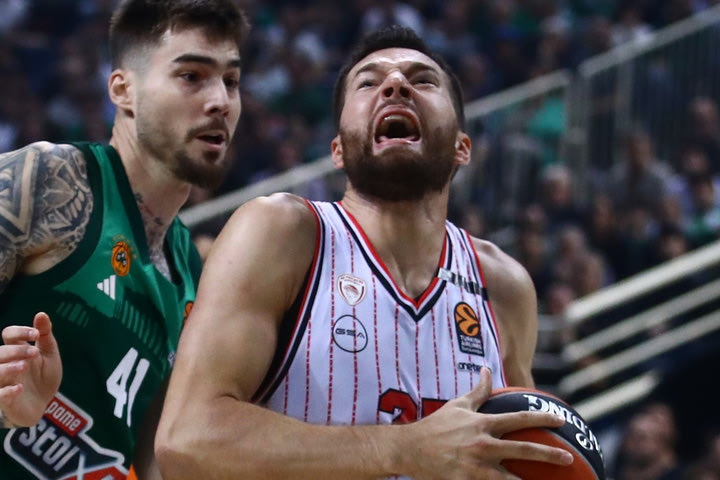 Γιάννης Ιωαννίδης: Με πένθος στη φανέλα ο Ολυμπιακός κόντρα στον Παναθηναϊκό