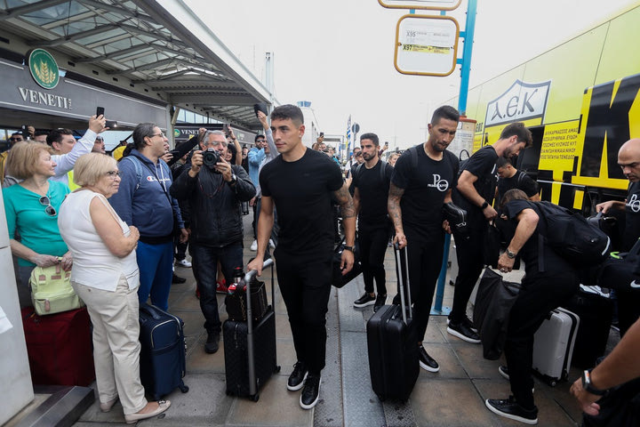 ΑΕΚ: Αναχώρηση με προβλήματα και αποθέωση