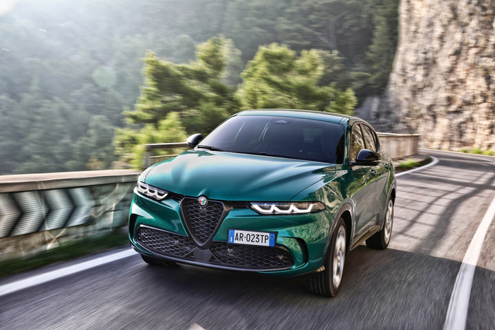 Η Alfa Romeo καλεί για “προσκύνημα” τους “πιστούς” με την SUV Tonale Q4 των 280 ίππων