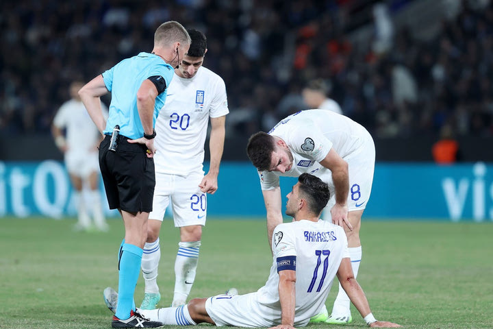 Επιβεβαιώθηκαν οι φόβοι για τον τραυματισμό του Μπακασέτα: Εκτός για ένα μήνα και αμφίβολος για το παιχνίδι με τη Γαλλία