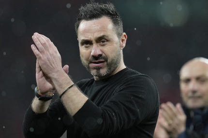 Ντε Τζέρμπι: “Καλύτερος στον κόσμο ο Γκουαρδιόλα, νιώθω αμήχανα όταν μιλάει για μένα”