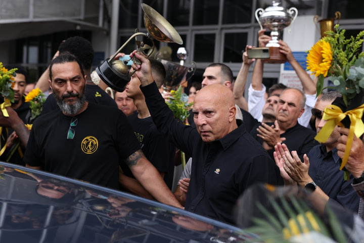 Γιάννης Ιωαννίδης: Αυτό είναι το τρόπαιο που κράτησε ο Νίκος Γκάλης στο λαϊκό προσκύνημα της σορού του “Ξανθού”