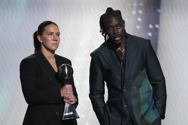 NBA, ξέσπασε η σύζυγος του Χόλιντεϊ: “Με διέλυσε η ανταλλαγή, ο Τζρου πήγε για ύπνο και όταν ξύπνησε είχε αλλάξει ομάδα”