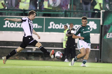 Παναθηναϊκός – ΠΑΟΚ: Πονηρό σουτ του Τζούριτσιτς στο δεξί δοκάρι της εστίας του Κοτάρσκι