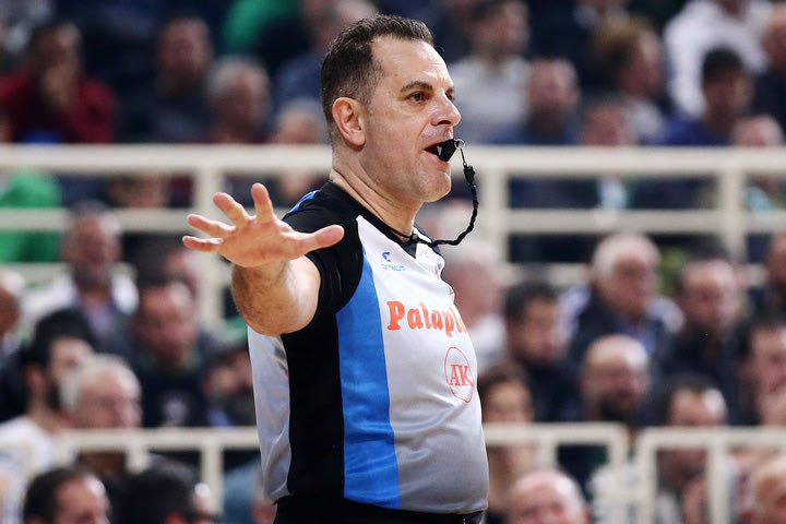 Ο Ουκρανός διαιτητής Μικόλα Αμπρόσοβ κατηγόρησε Ρίζικ και Κορομηλά για τον τελικό του Eurocup το 2021