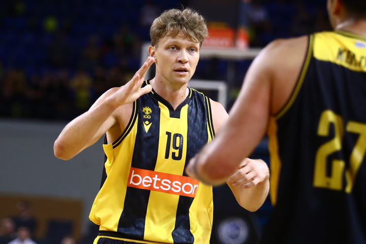 ΑΕΚ Betsson: Εξετάσεις στην Αθήνα για τους τραυματίες Κουζμίνσκας και Χολ