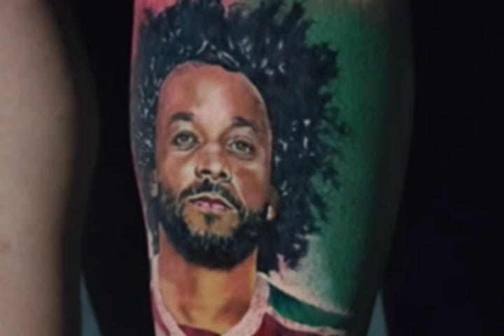 Μαρσέλο: Τρελαμένος θαυμαστής του έκανε τατουάζ το πρόσωπό του, στο πόδι του